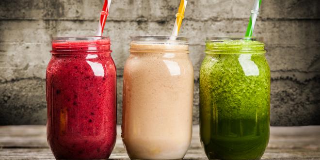 healthy fruit and vegetable smoothies in mason jars